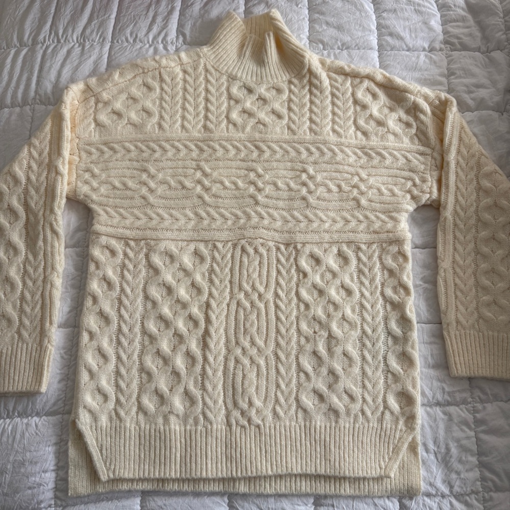 (Abercrombie & Fitch) White Cable Knit Turtleneck Textured Sweater | XS